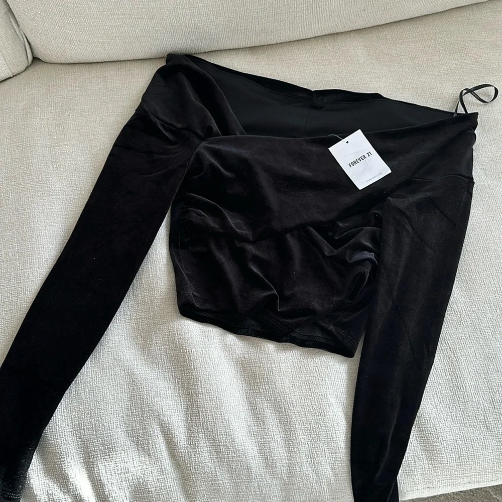 Women’s Forever 21 Velvet Cold Shoulder Blouse - Picture 1 of 4